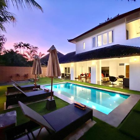 Villa Julia | Heart Of Seminyak | 350M Beach エクステリア 写真